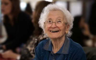 ¿Se acumula sarro en las prótesis dentales?