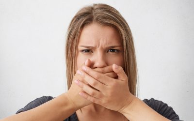 Tonsilolitos: ¿qué son las bolitas blancas en la garganta?